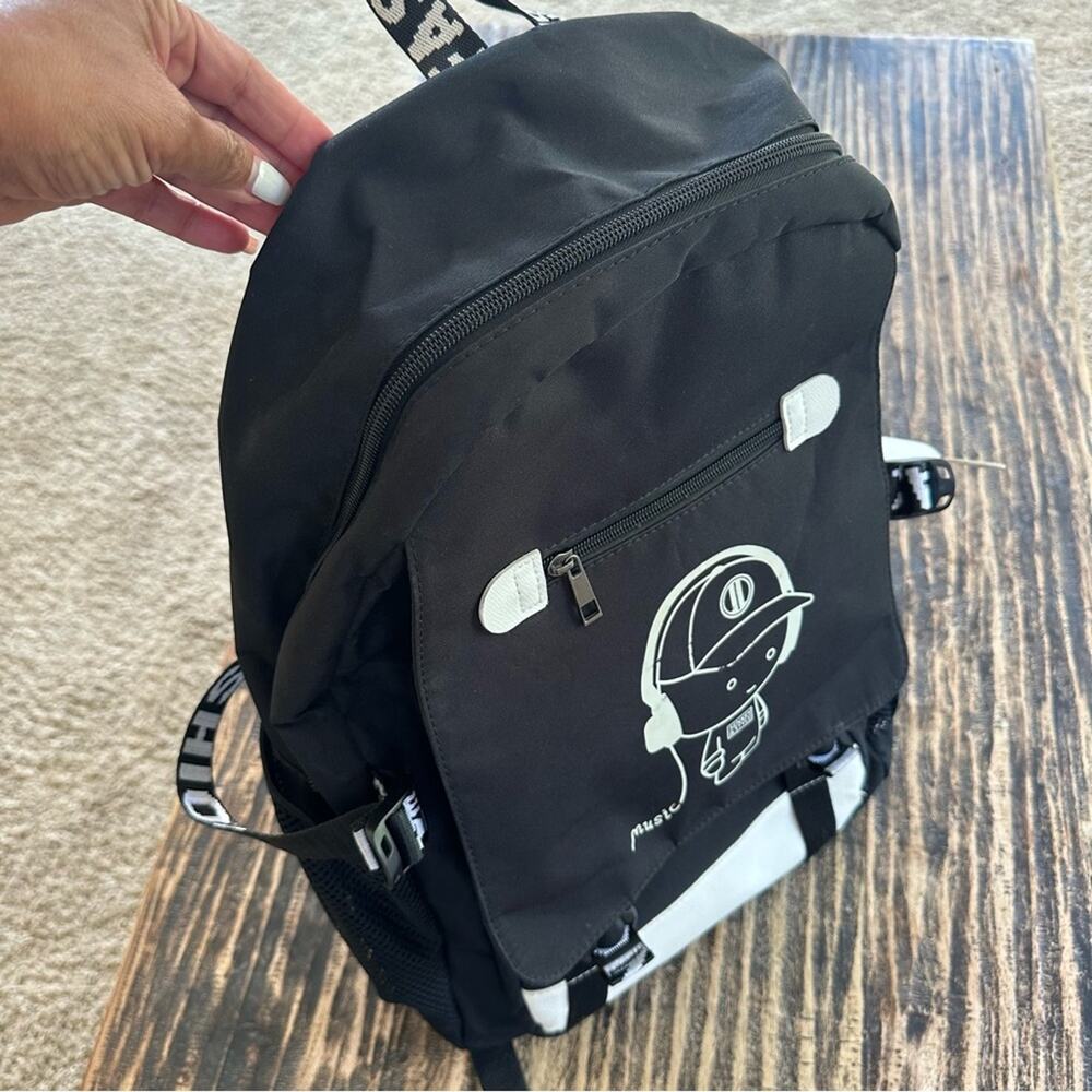 Black Backpack with reflective anime Graphic - Picture 9 of 11